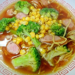 ブロッコリーとウインナーコーンの醬油ラーメン